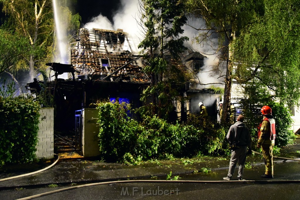 Grossfeuer Einfamilienhaus Siegburg Muehlengrabenstr P0286.JPG - Miklos Laubert